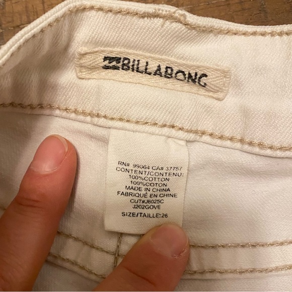 White Billabong shorts in SZ 26 - Picture 3 of 3